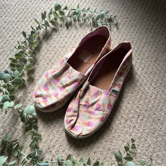 🍦Tom’s Ice Cream Cone Slip On Shoes - Picture 3 of 7